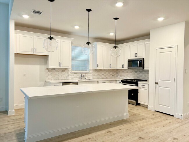 Building Photo - 15310 Spanish Ranchos Wy