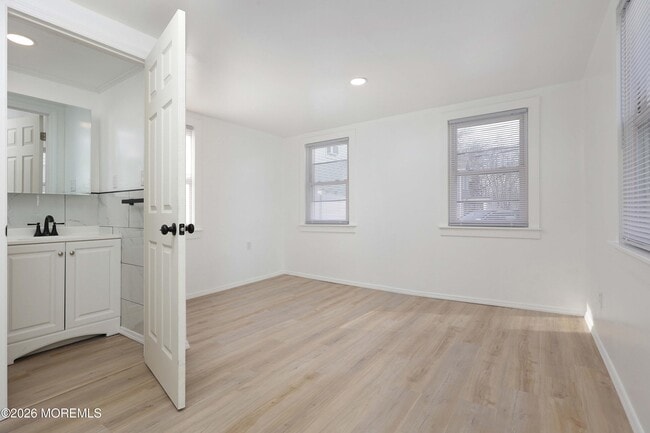 Building Photo - 12 Main St