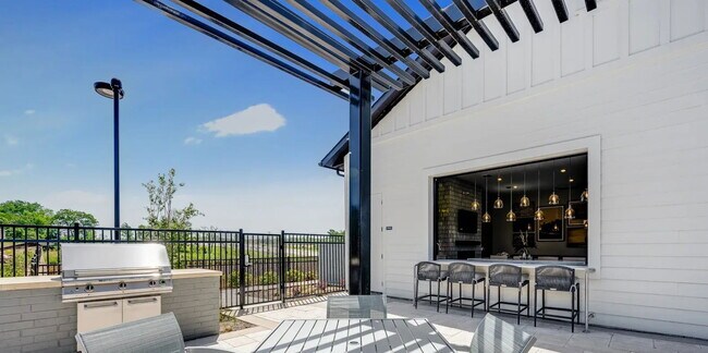 Building Photo - 220 W Melissa Rd