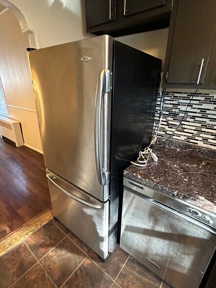 Building Photo - 245 Pensdale St