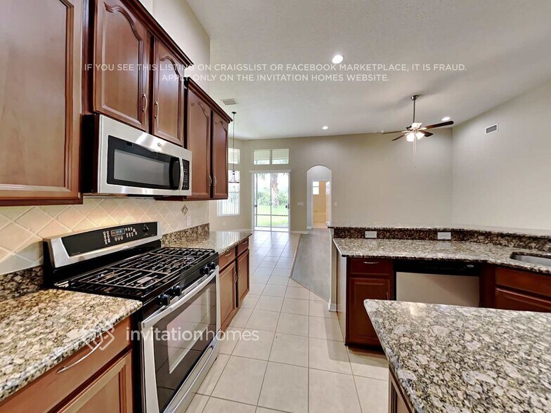 Building Photo - 2306 Fountain Grass Dr