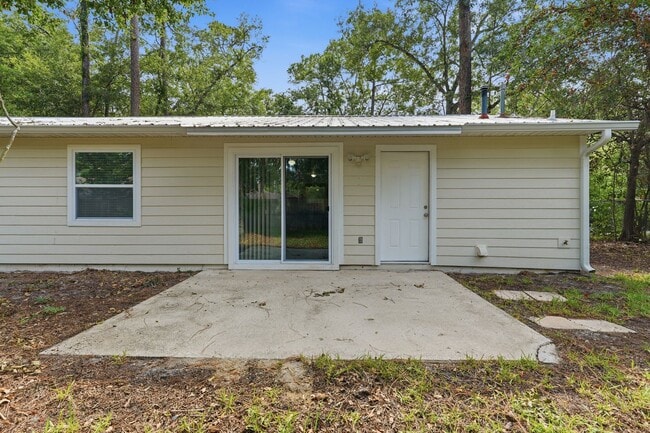 Building Photo - 2 Bedroom, 2 Bath House in Palmetto Woods!