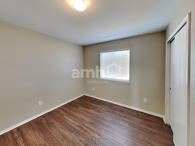 Building Photo - 9227 Mare Country