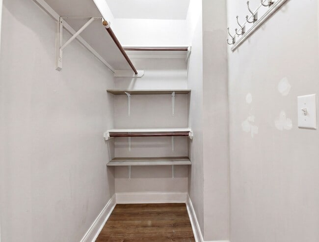 Building Photo - 1010 Rosine St
