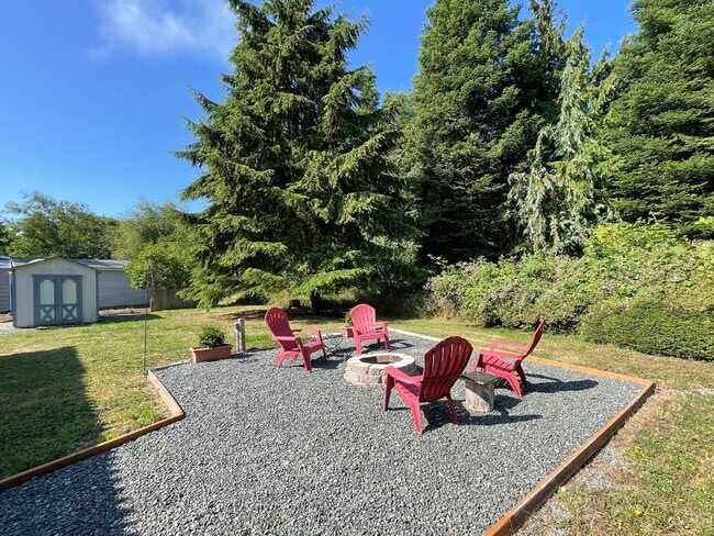 Building Photo - 121 Ivy Ln