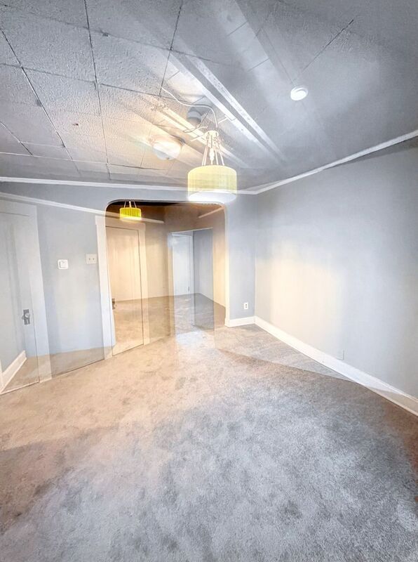 Building Photo - 116 E Great Lakes St