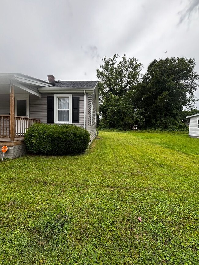 Building Photo - 2 Bedroom 1 Bathroom Single family Ranch l...