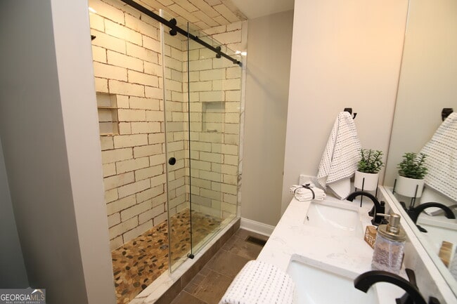 Building Photo - 1007 Vernon St