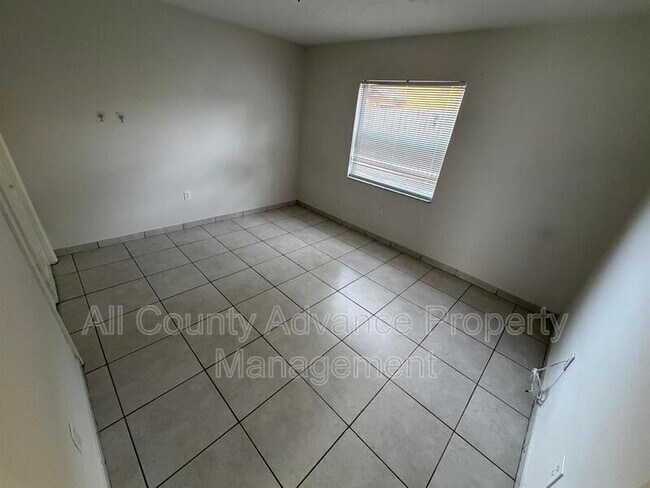 Building Photo - 4911 E Temple Heights Rd