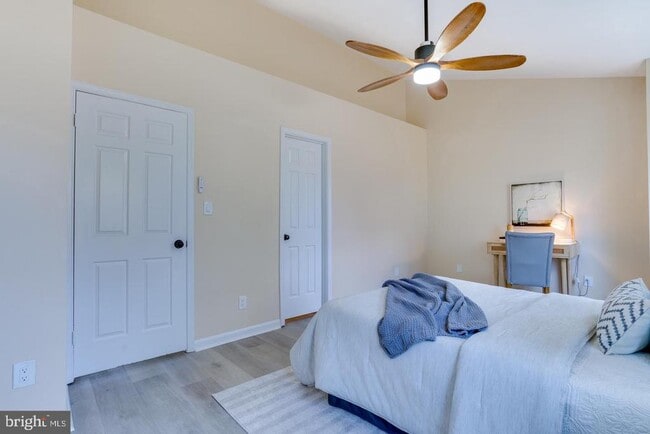 Building Photo - 8213 Roxbury Dr
