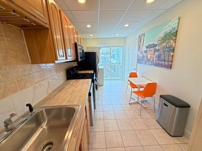 Building Photo - 130 W 8th St