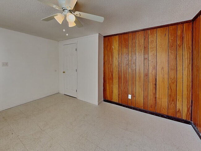 Building Photo - 9610 N 12th St