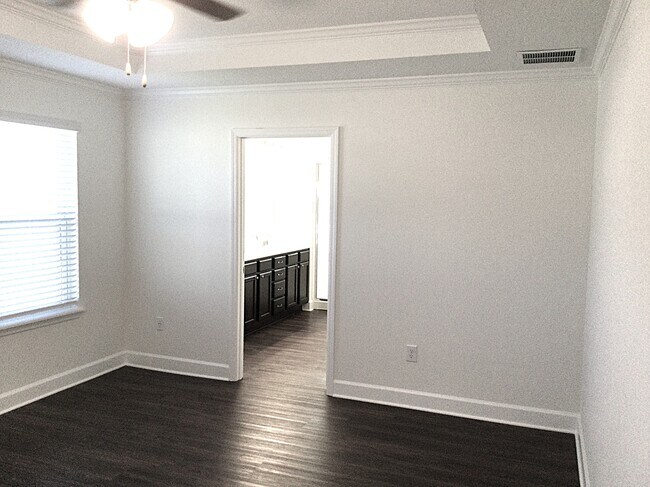 Building Photo - 1016 Walden Pond Dr