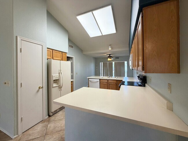 Building Photo - 4207 E Juanita Ave