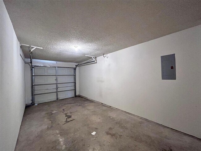 Building Photo - 8900 Schick Rd