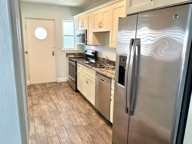 Building Photo - 7 E Street Unit A