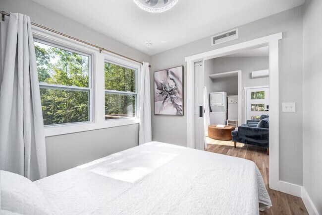 Building Photo - 288 Stonewall Road-SI ID1055518P