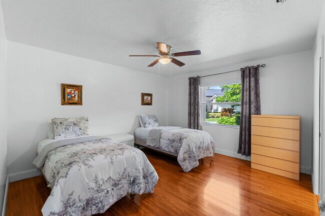 Building Photo - 15495 Rolling Meadows Cir