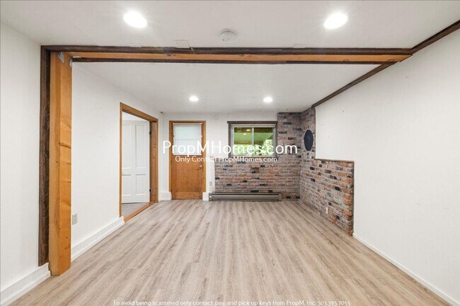 Building Photo - 22665 SW Schaltenbrand Ln