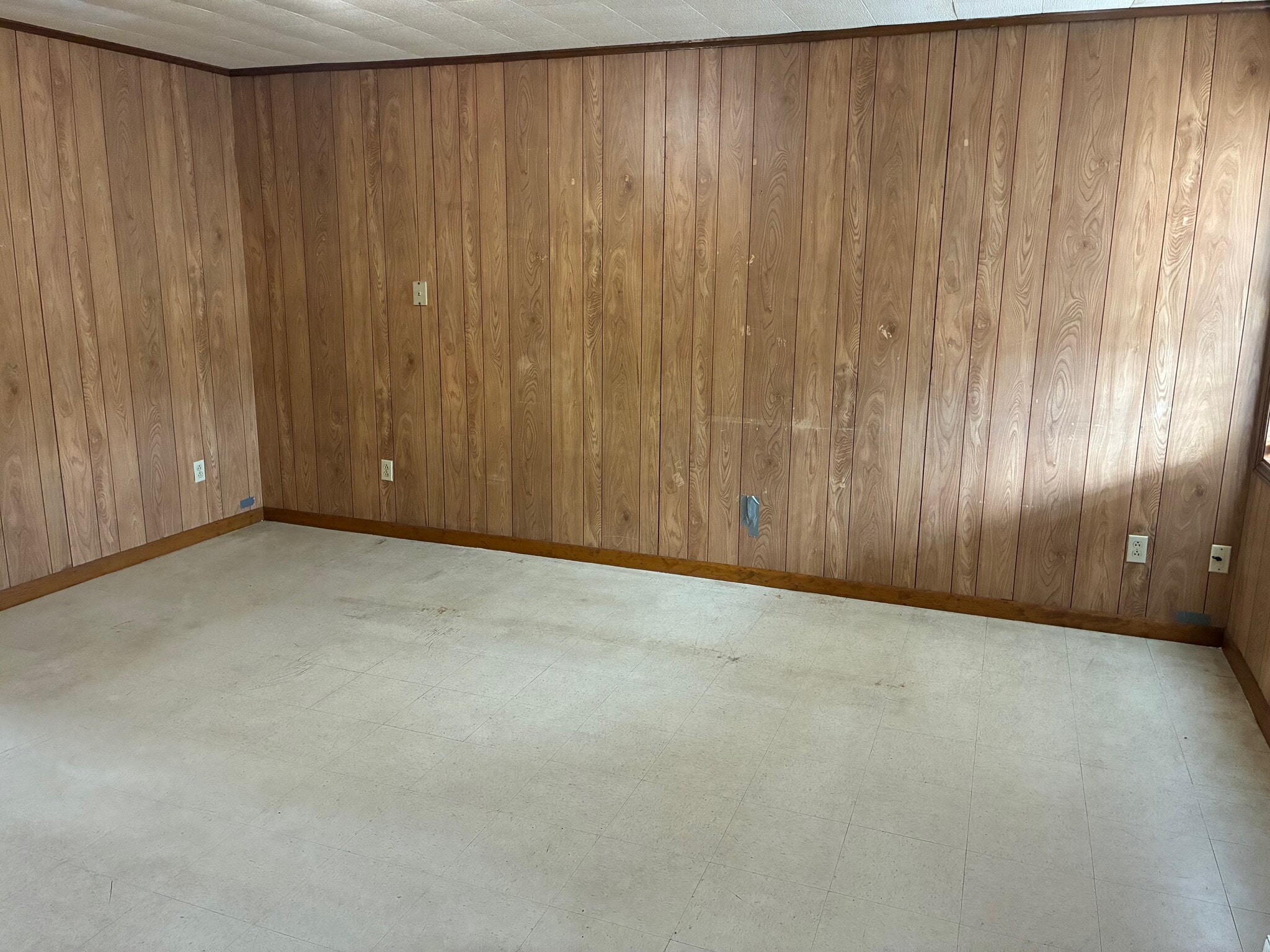 Building Photo - 520 N 1st St