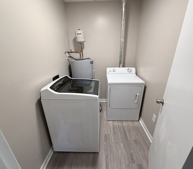 Building Photo - 125 McClure St