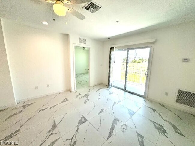 Building Photo - 746 SW 8th Terrace