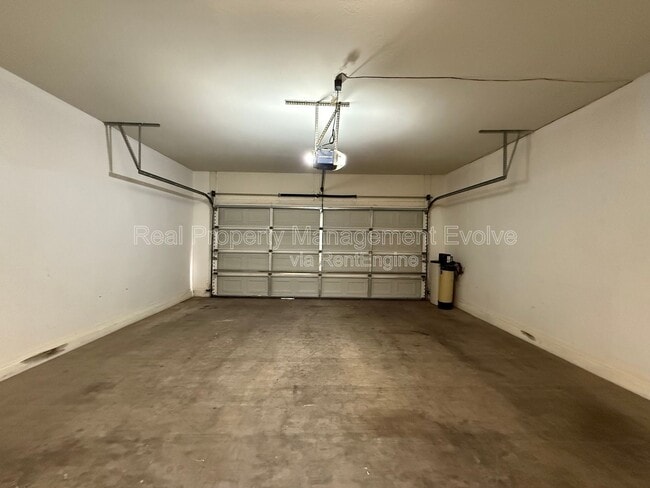 Building Photo - 8323 W Sheridan St