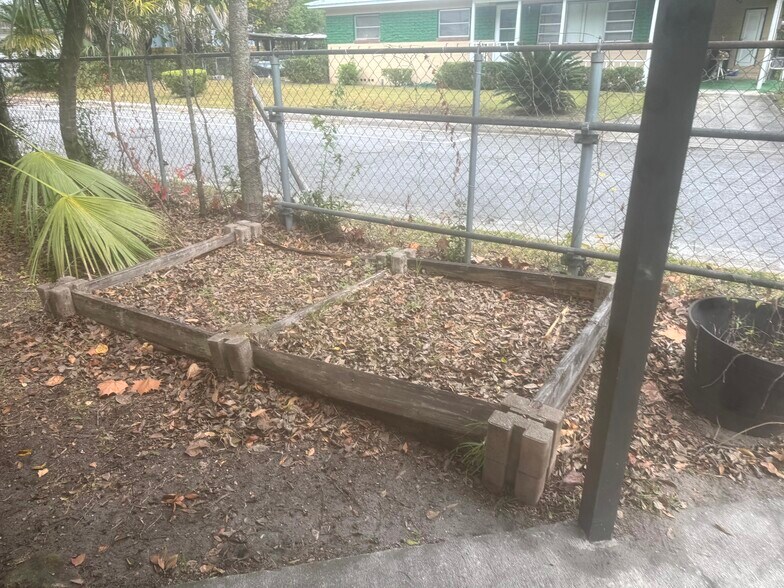 Building Photo - 402 NW 3rd Ave