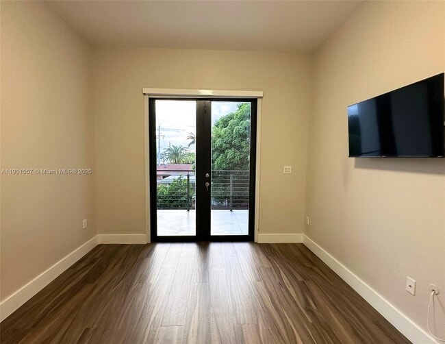 Building Photo - 824 SW 74th Ct