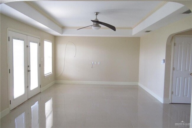 Building Photo - 33 Santa Teresa St