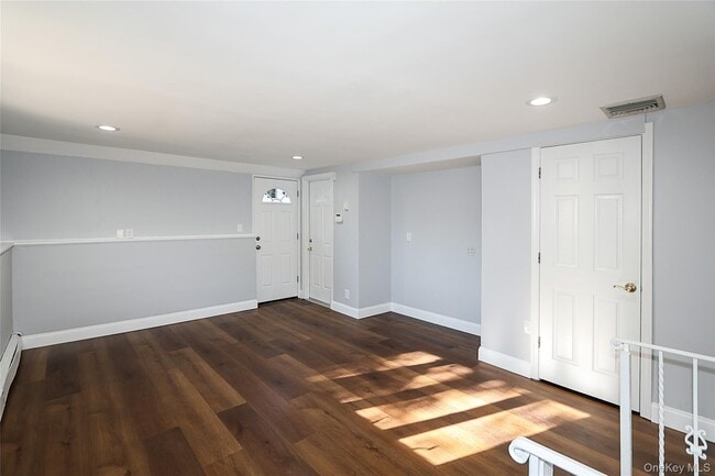 Building Photo - 91 Birchwood Park Dr