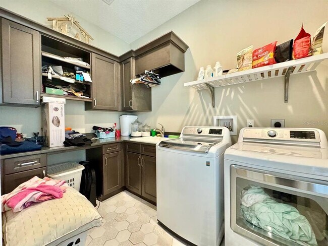 Building Photo - 10605 Sabella Dr