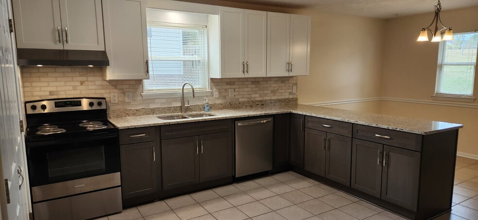 Building Photo - 355 Magnolia Drive