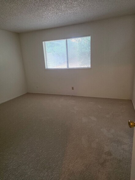 Building Photo - House: 3 Bedroom / 2 Bathroom - Loomis