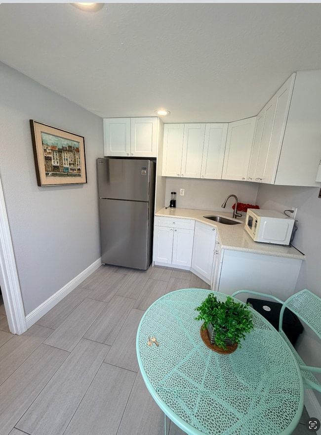 Building Photo - Stadium Studio/  Efficiency