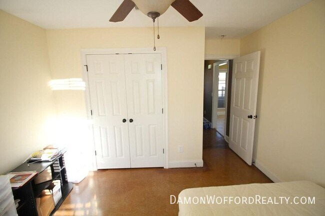Building Photo - 614 Oak Park Cir