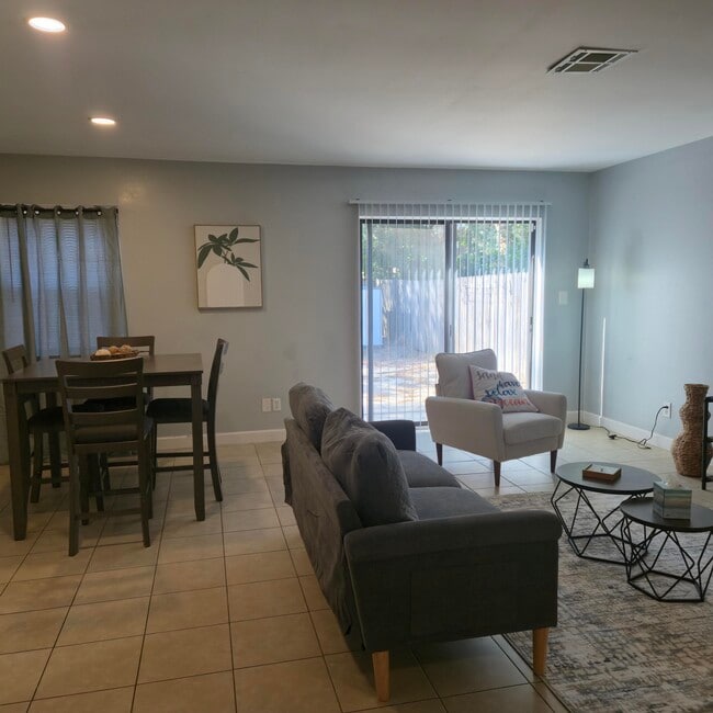 Building Photo - 348 Woodham Ct