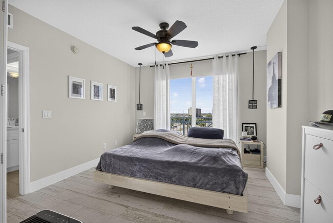 Building Photo - 403 S Sapodilla Ave