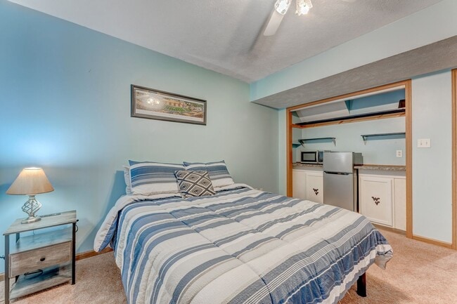 Building Photo - 9 Riddle Ct