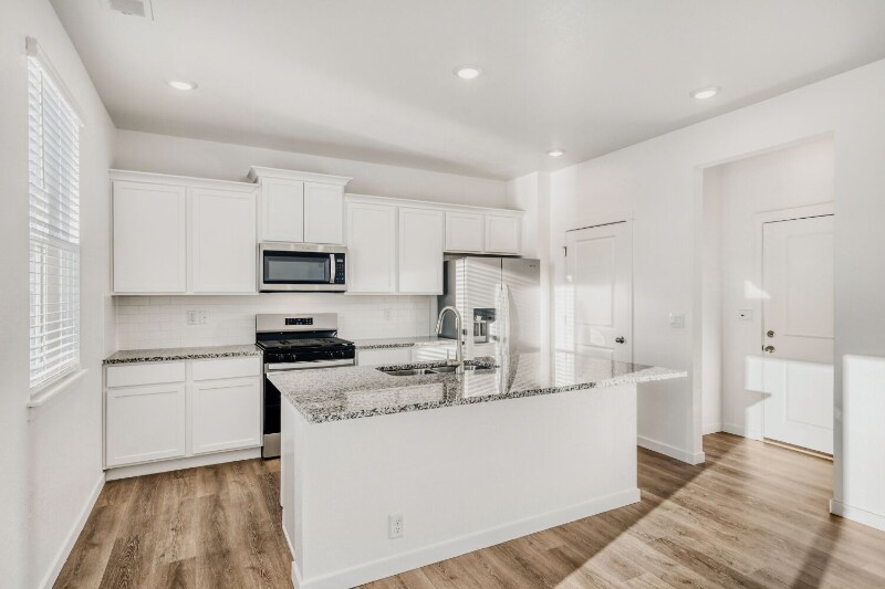 Building Photo - 5961 Holstein Dr