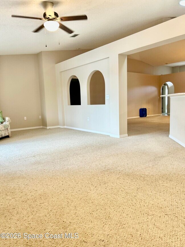 Building Photo - 3865 La Flor Dr