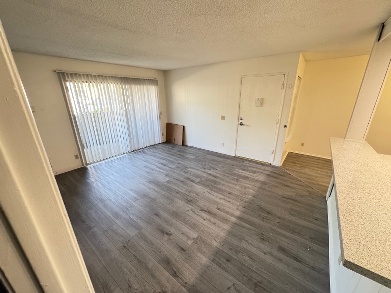 Building Photo - 1133 E Alosta Ave