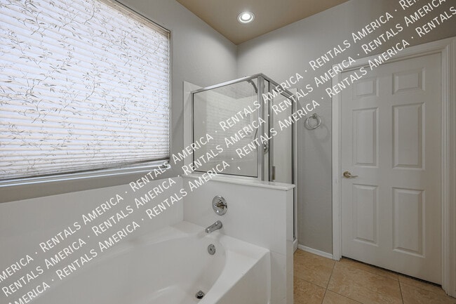 Building Photo - *$500 off the 1st full month's rent with a...