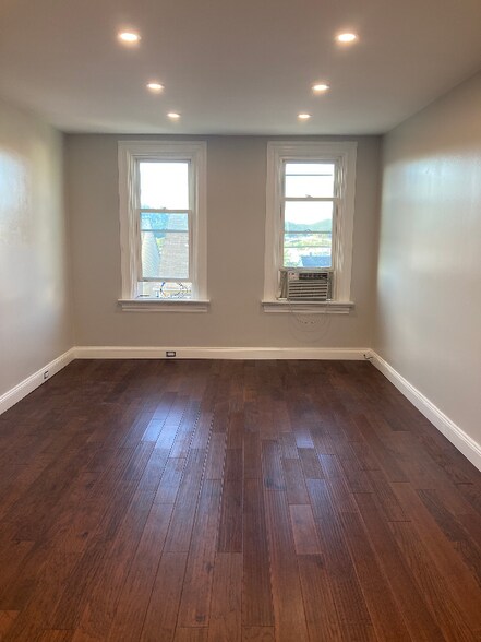 Building Photo - 3015 Brereton St