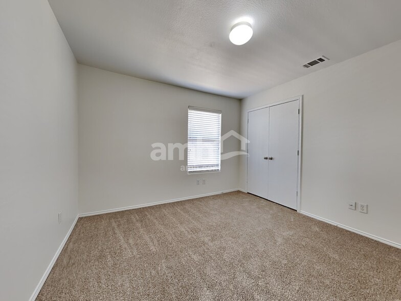 Building Photo - 1966 Courtside Dr