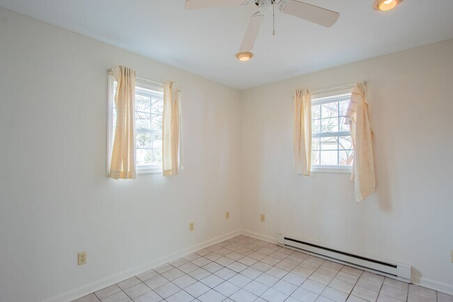 Building Photo - Charming 2-Bedroom Ranch Home with Garage and Spacious Backyard in Dover, DE
