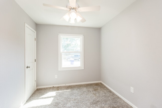 Building Photo - 1314 W 9th St