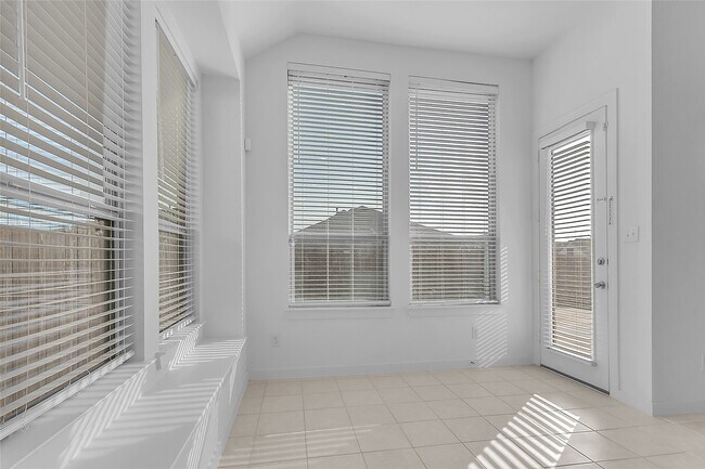 Building Photo - 1805 Everglades Dr