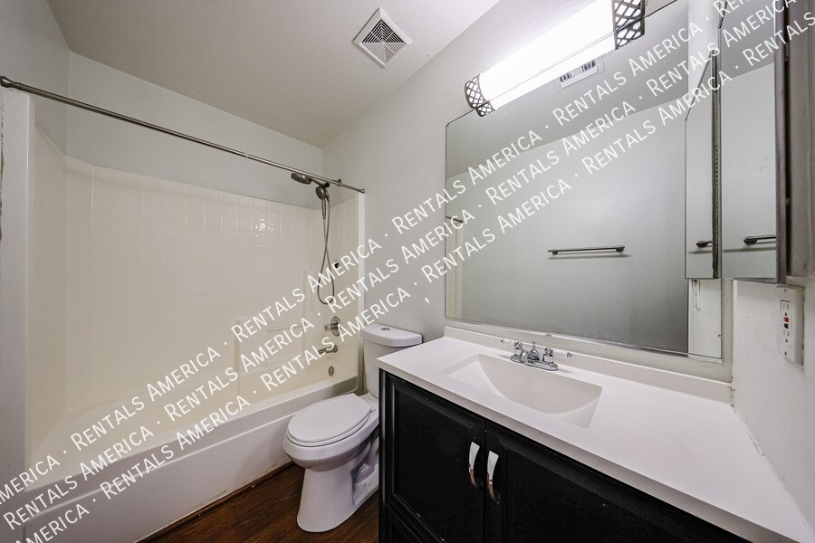 Building Photo - 6175 S Sharon Ct