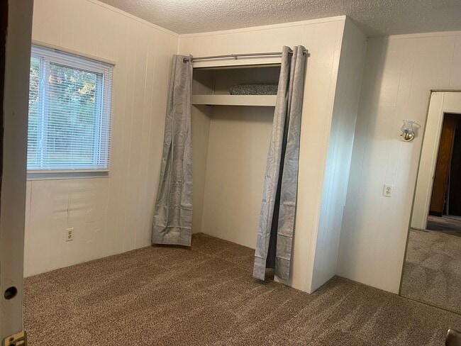 Building Photo - Reduced!! 3 Bedroom 2 Bath Single Wide Mobile in Lake Montezuma Contact Property Pros Property Ma...